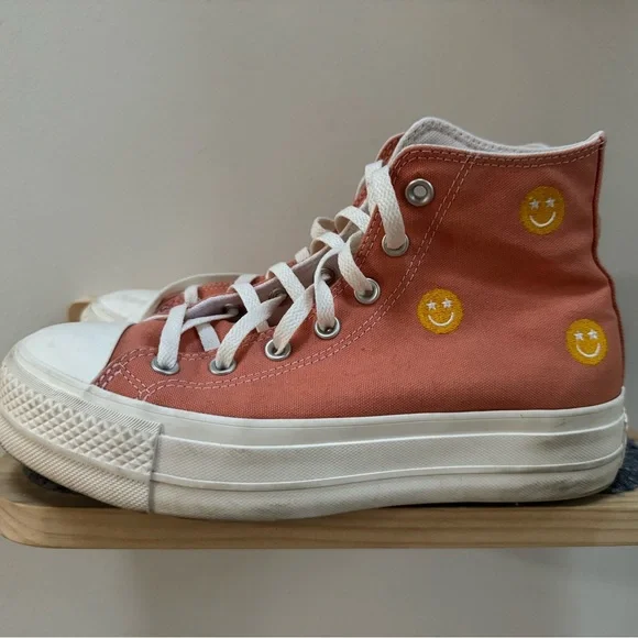 Smiley Face Custom Converse Women’s 8 - Picture 3 of 3